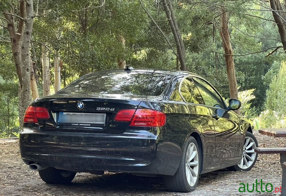 2012' BMW 320 photo #2