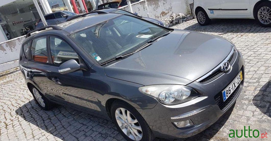 2010' Hyundai I30 Cw photo #1