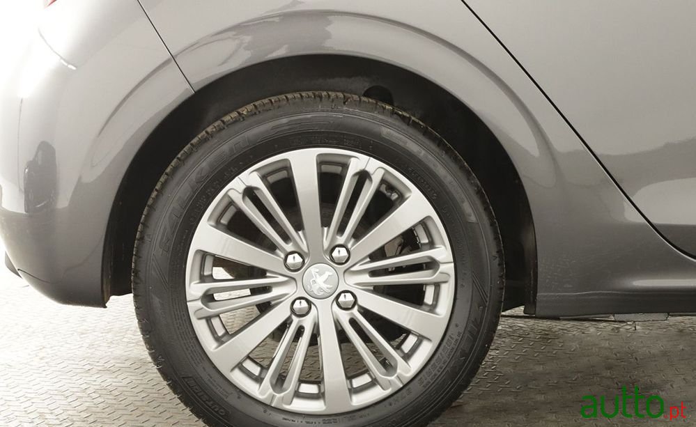 2018' Peugeot 208 1.2 Puretech Active photo #6