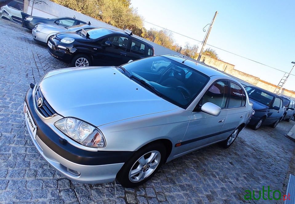 2001' Toyota Avensis photo #4
