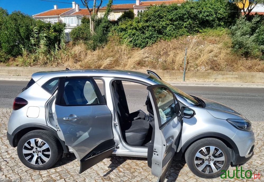 2019' Renault Captur 1.5 Dci Exclusive Edc photo #3