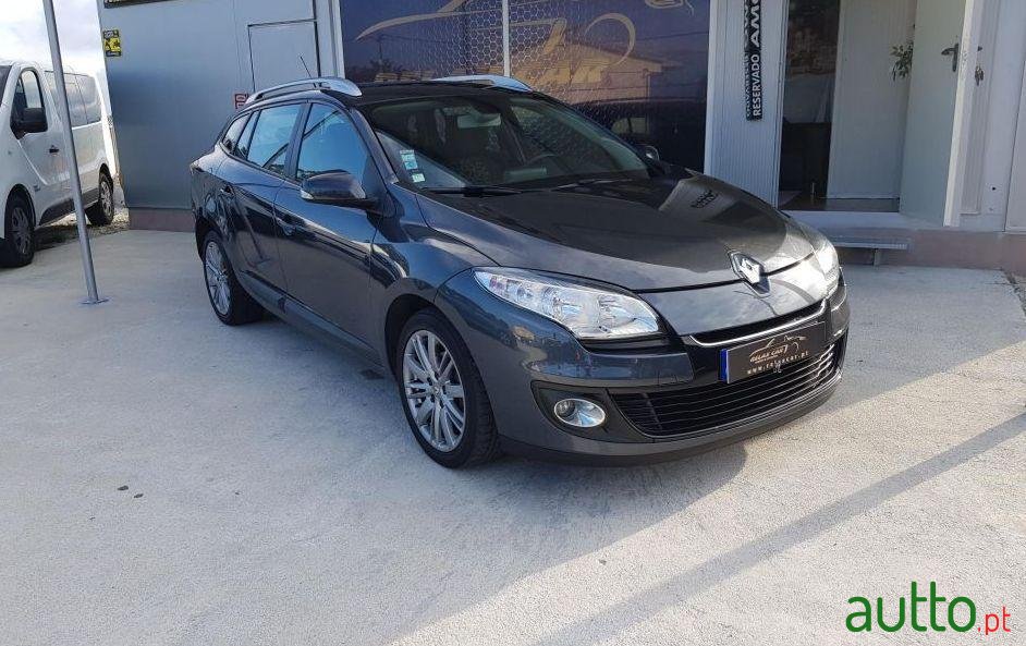 2012' Renault Megane Sport Tourer photo #2