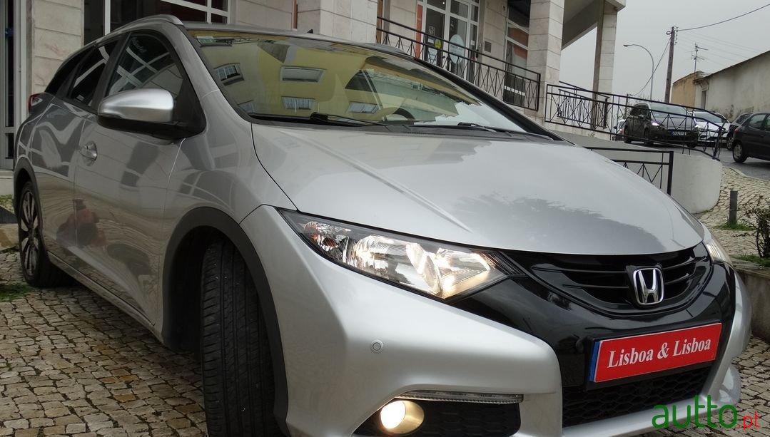 2014' Honda Civic Tourer photo #3