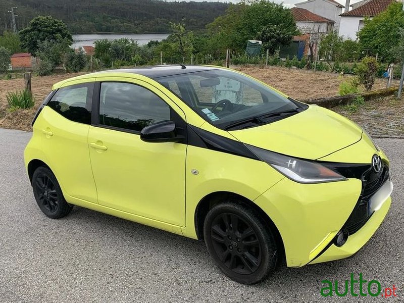 2016' Toyota Aygo 1.0 X-Cite photo #2