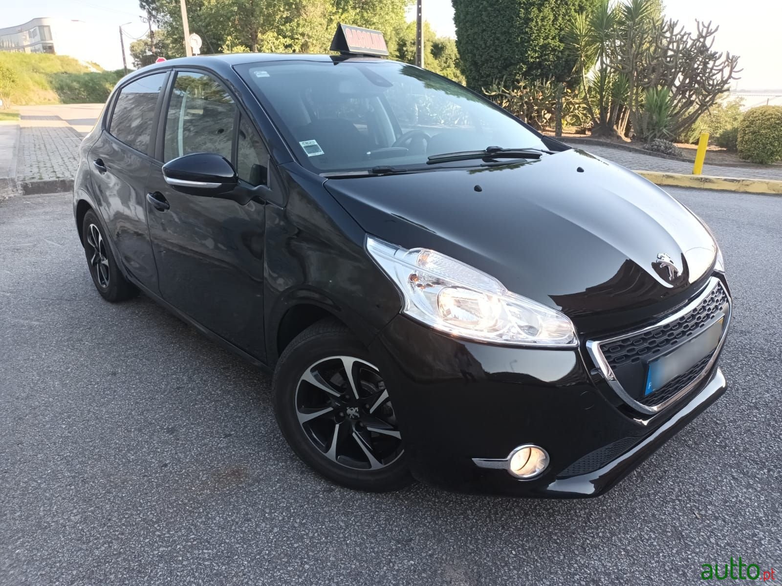 2013' Peugeot 208 photo #1