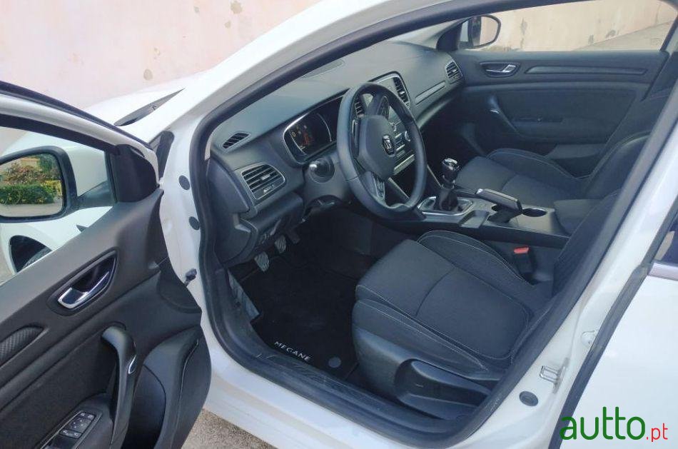 2017' Renault Megane photo #2