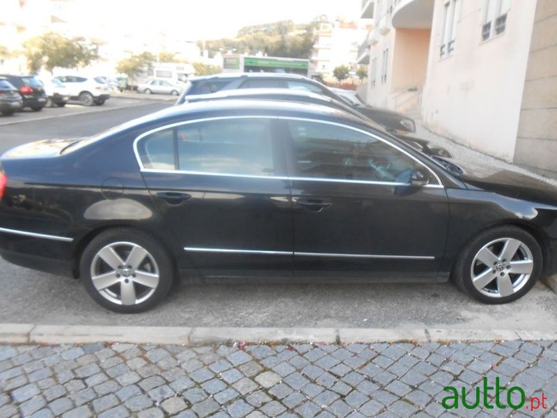 2008' Volkswagen Passat Sport photo #6