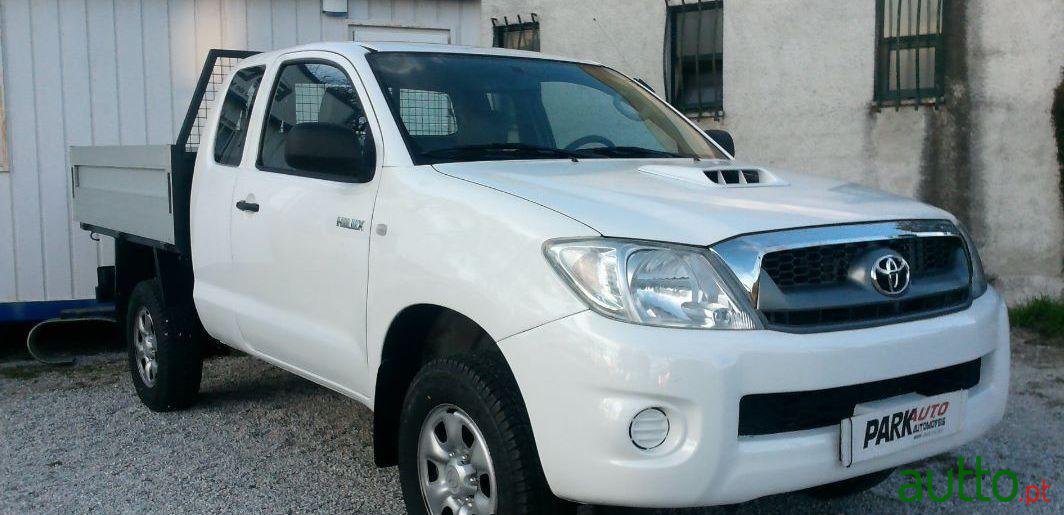 2011' Toyota Hilux photo #1
