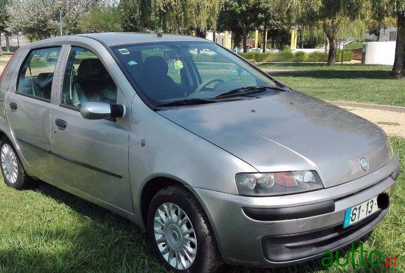 2002' Fiat Punto 1.2 16V Hlx 5P photo #2