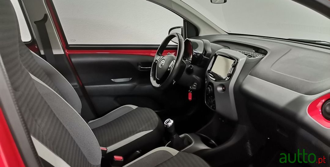 2021' Toyota Aygo photo #6