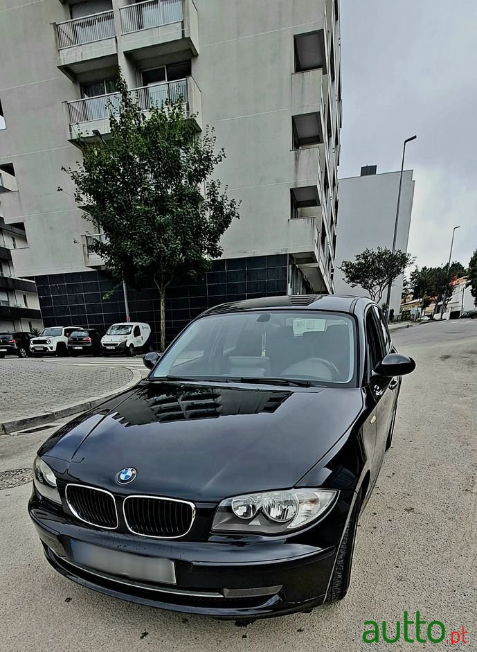 2008' BMW Série 1 D Line Sport photo #1