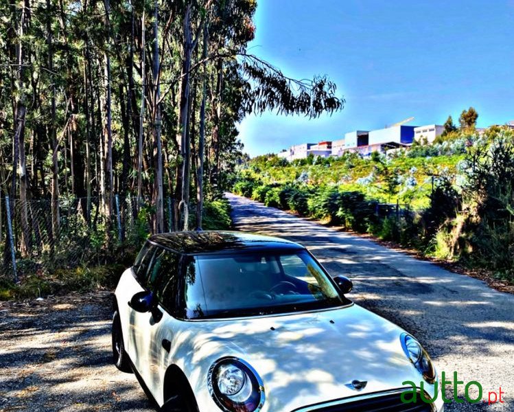 2016' MINI Cooper D photo #4