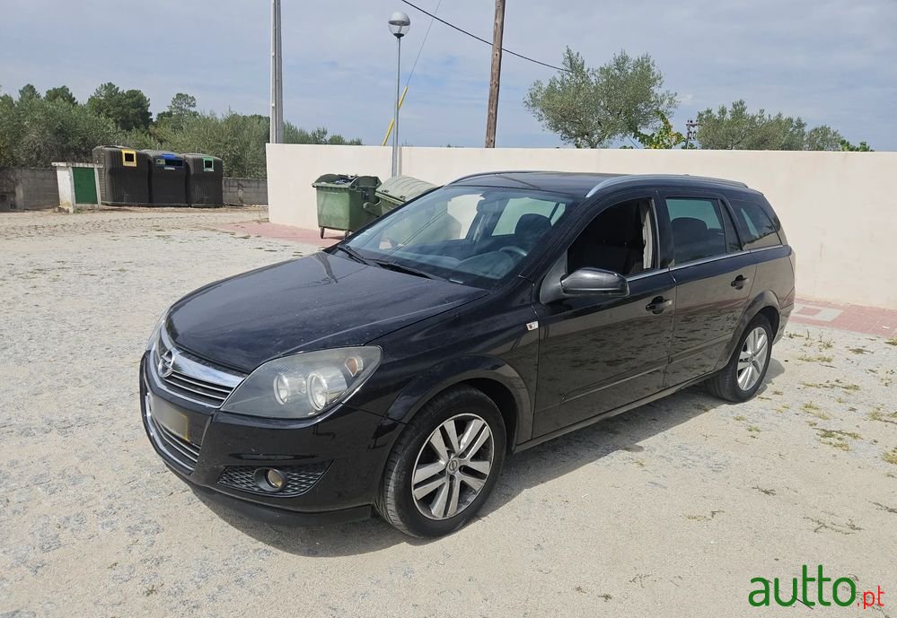 2007' Opel Astra Caravan photo #1