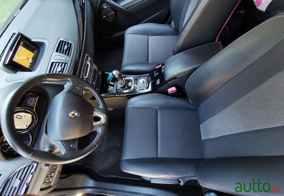 2013' Renault Megane Sport Tourer photo #1