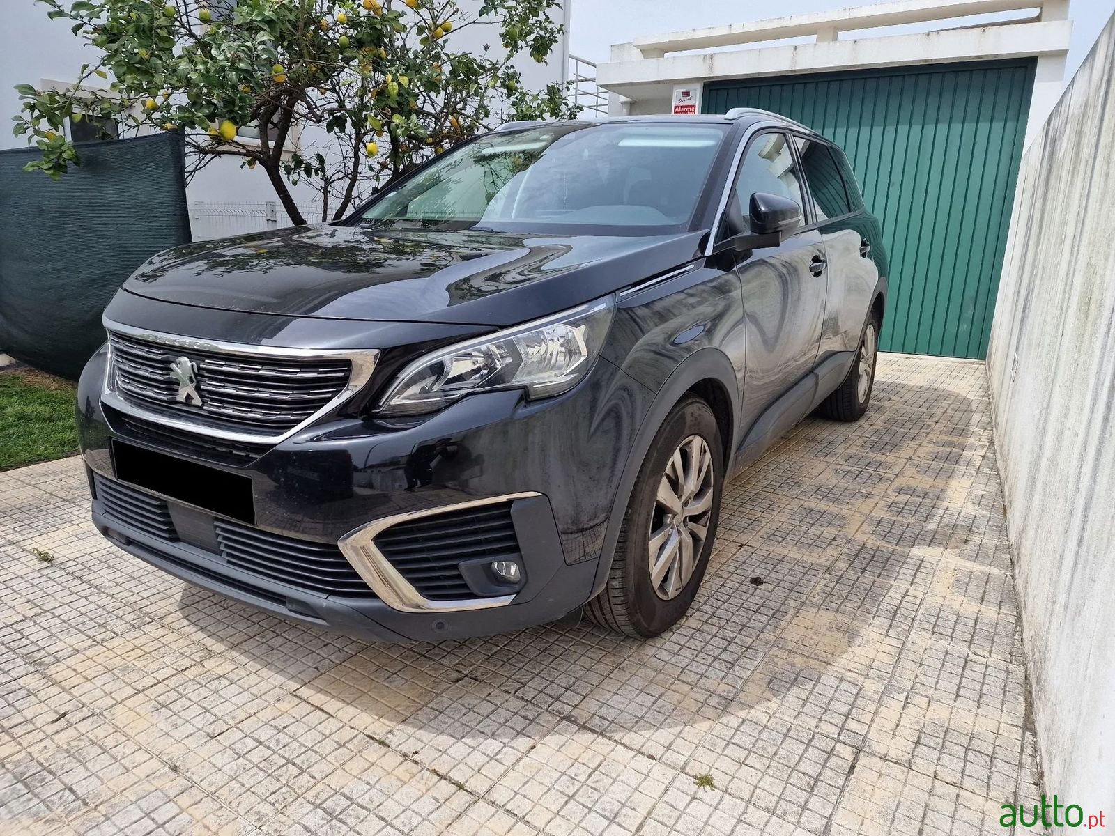 2017' Peugeot 5008 photo #2