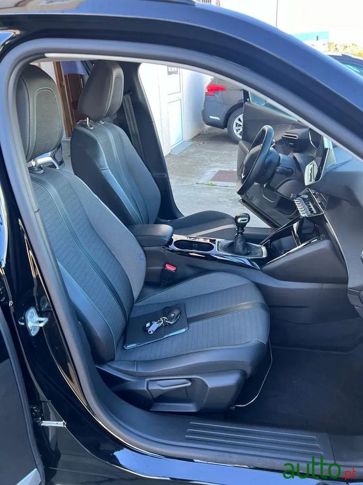 2022' Peugeot 2008 photo #6