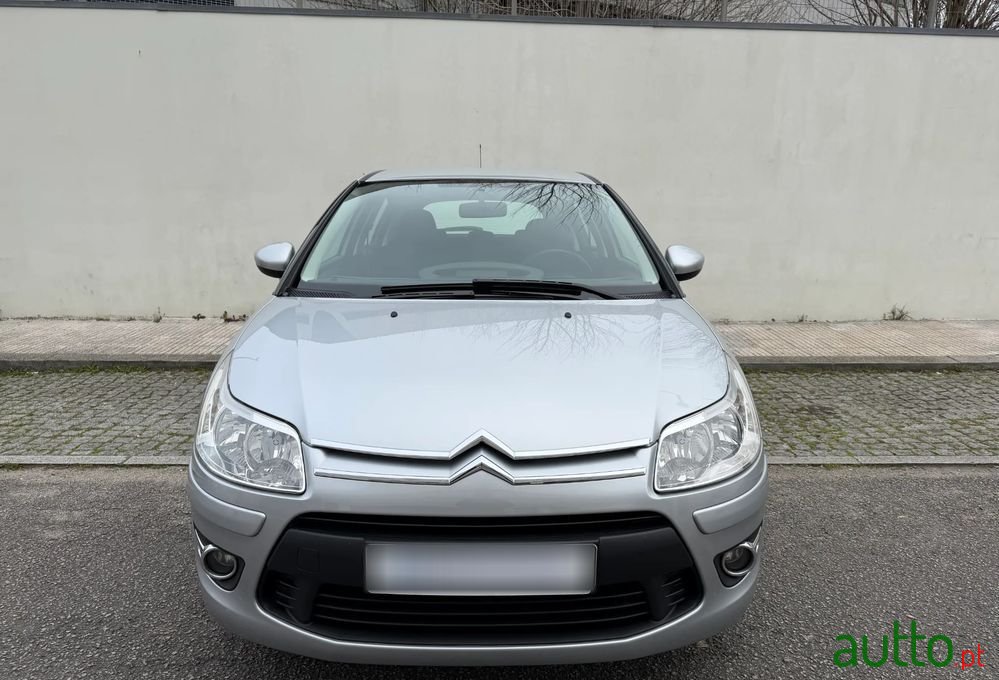 2009' Citroen C4 1.6 Hdi 110 Sx photo #2