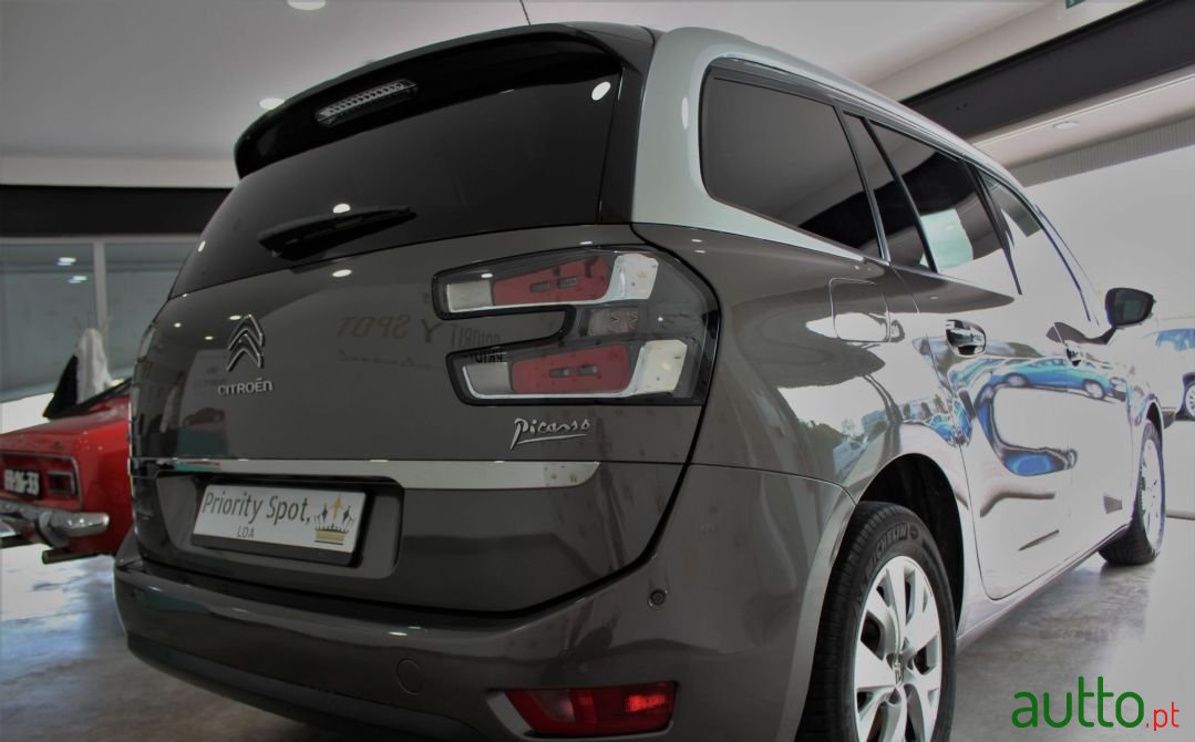 2017' Citroen C4 Grand Picasso photo #3