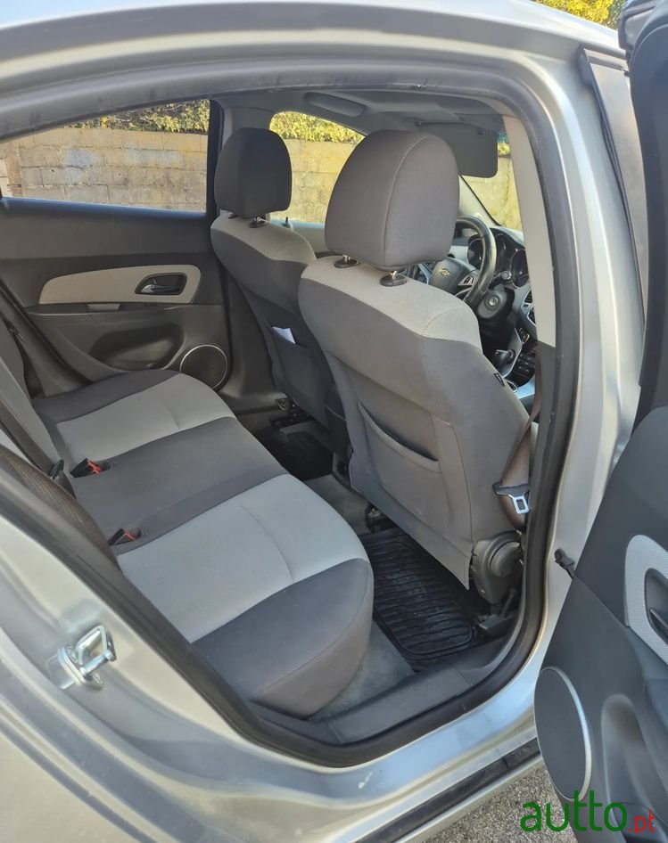 2010' Chevrolet Cruze 2.0 Vcdi Lt photo #2