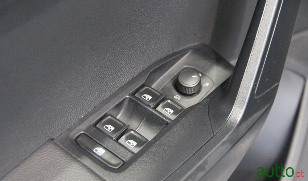 2024' SEAT Ibiza 1.0 Tsi Style photo #5