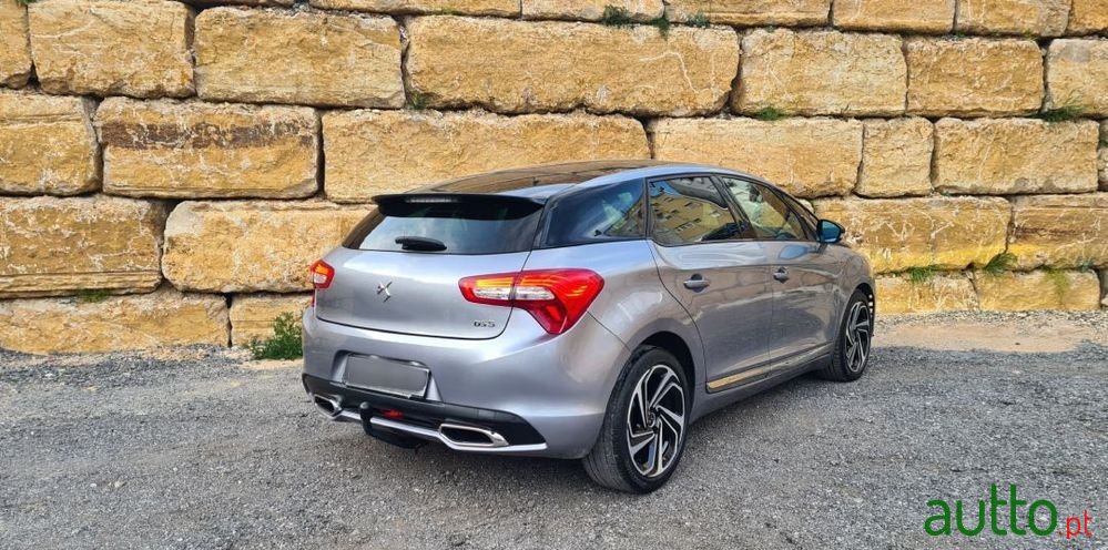 2017' DS Automobiles Ds5 photo #2