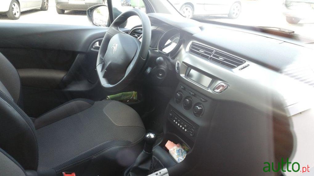 2014' Citroen C3 1.2 VTi Attraction photo #2