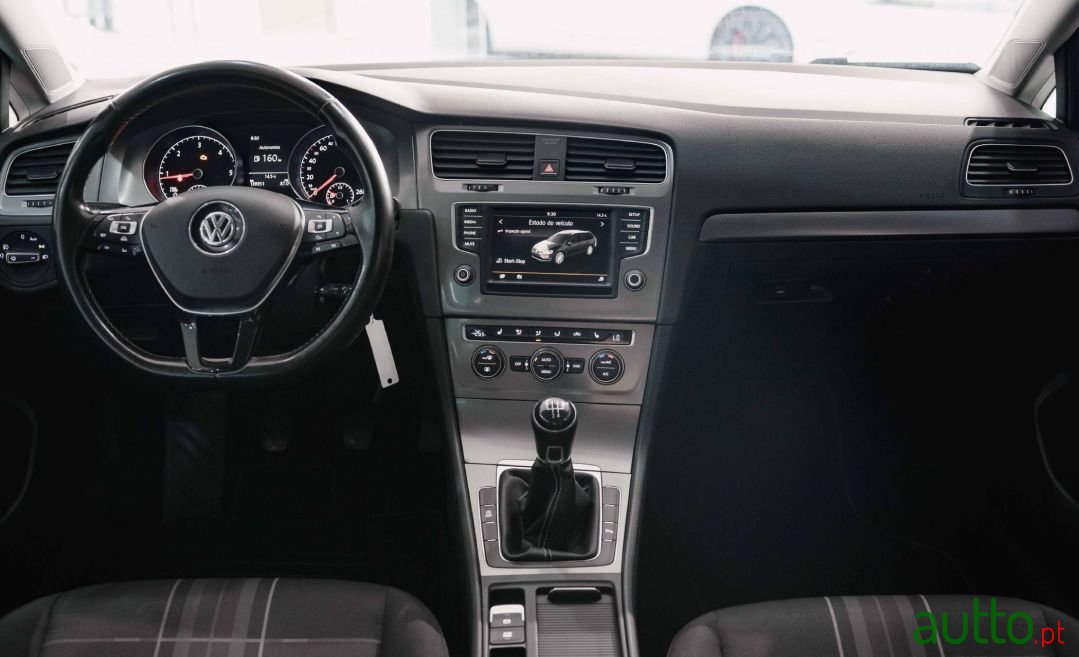 2015' Volkswagen Golf photo #2