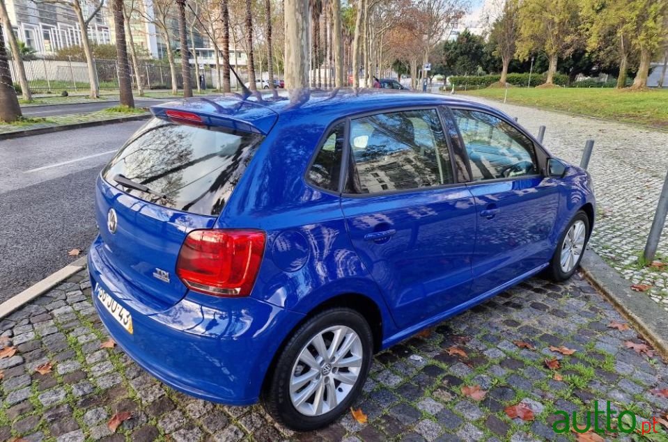 2010' Volkswagen Polo photo #3