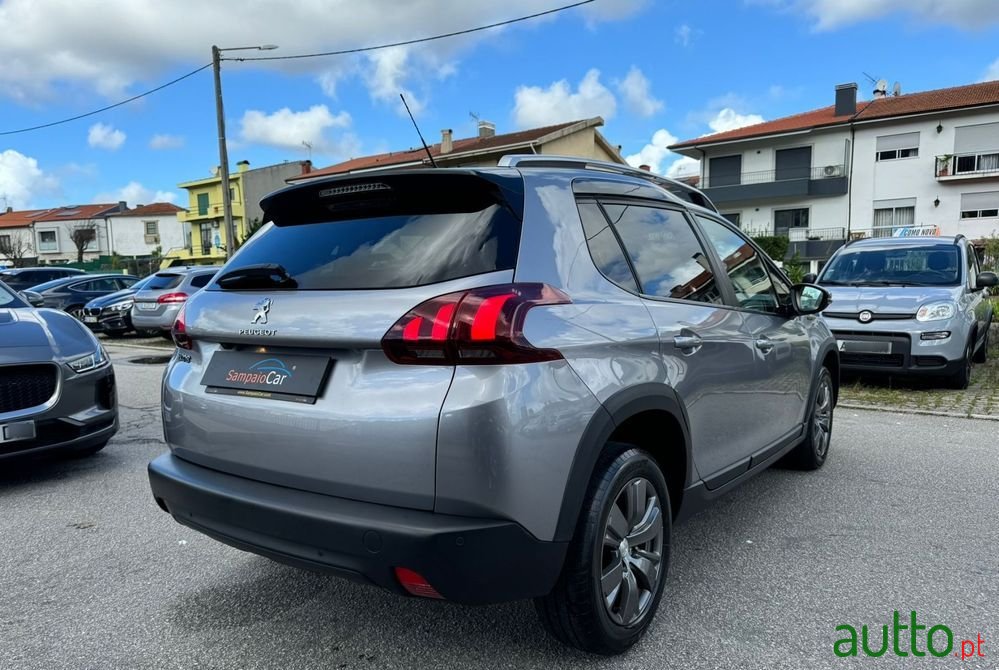 2019' Peugeot 2008 photo #3