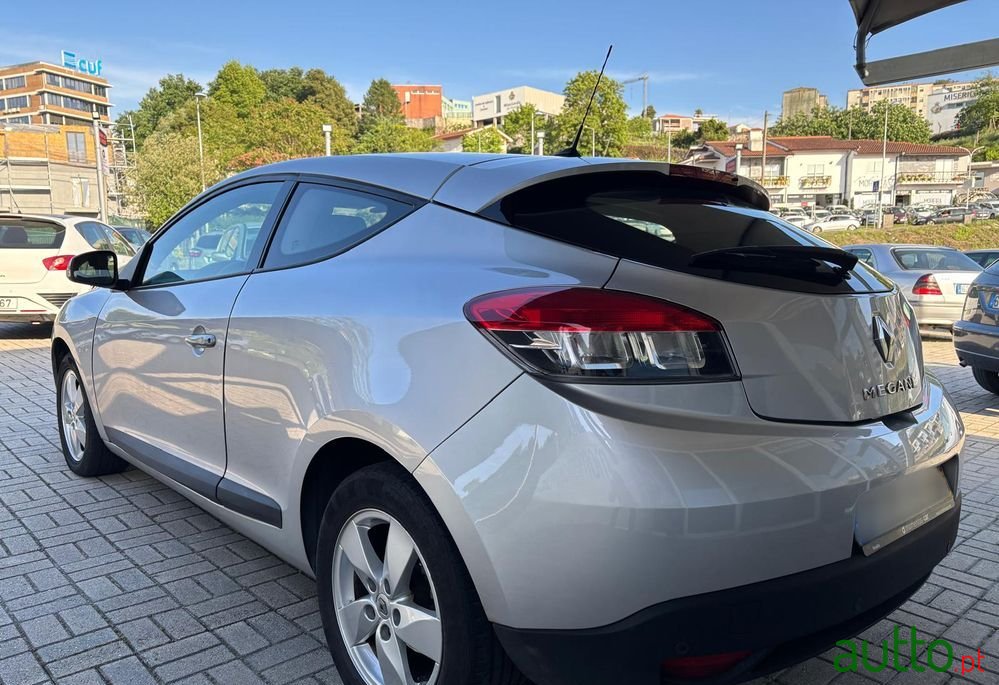 2010' Renault Mégane Coupe photo #4