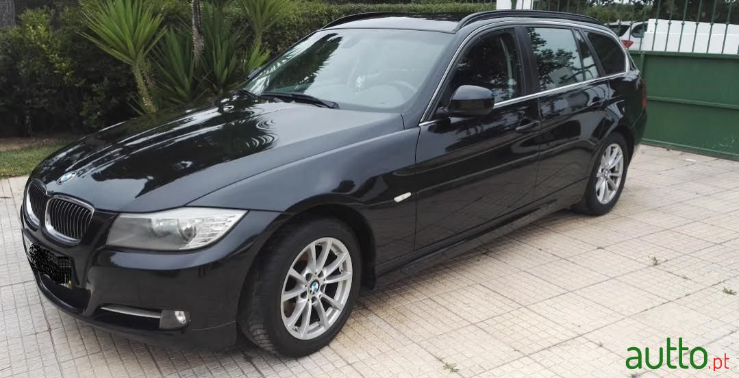 2011' BMW 320 photo #1