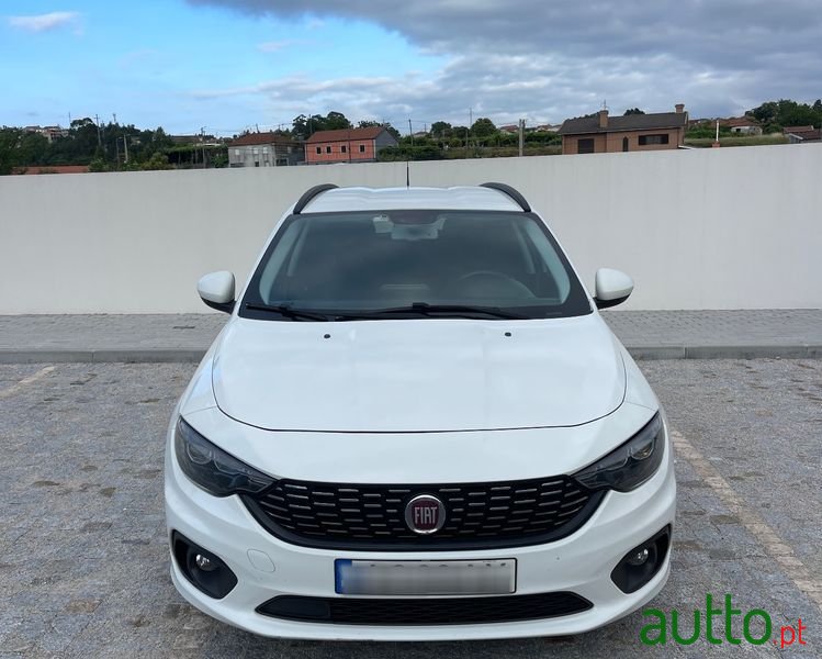 2020' Fiat Tipo Station Wagon photo #2