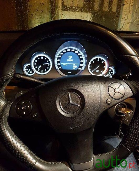 2011' Mercedes-Benz E-250 photo #2