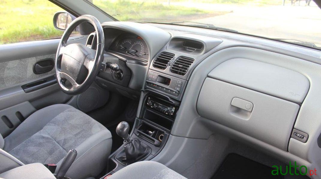 1999' Renault Laguna 1.6 Rxe photo #4