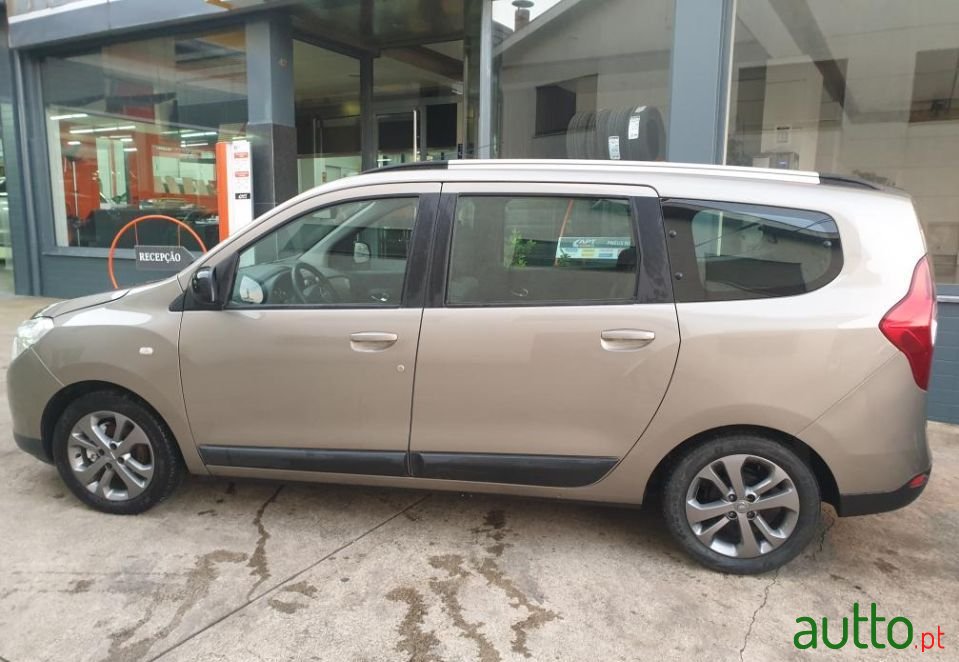 2015' Dacia Lodgy photo #3