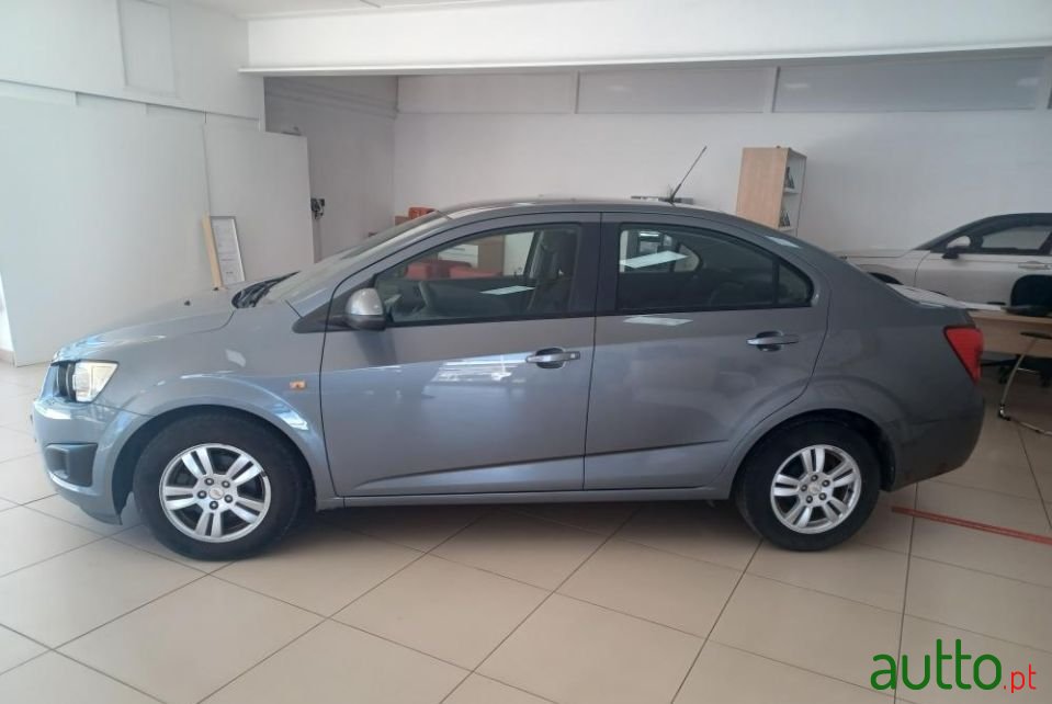 2013' Chevrolet Aveo photo #3