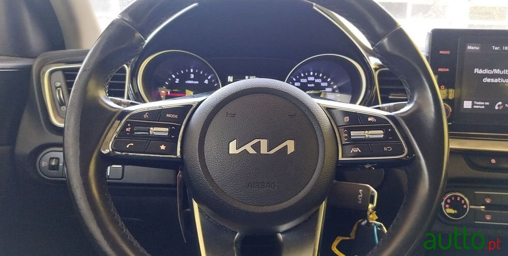 2023' Kia Ceed Sw photo #4