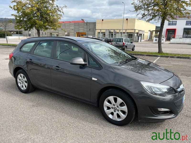 2014' Opel Astra Sports Tourer photo #5