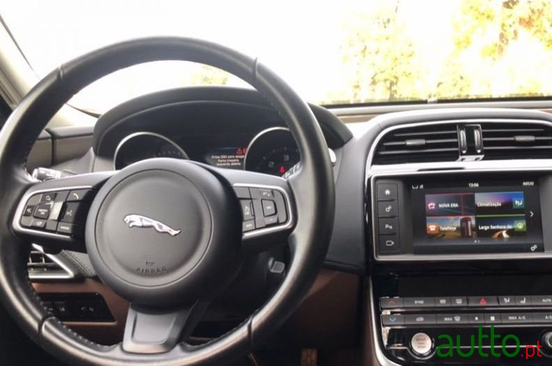 2016' Jaguar Xe photo #3