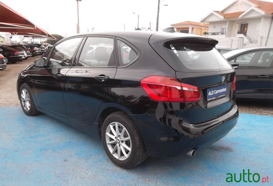 2017' BMW 216 Active Tourer photo #3