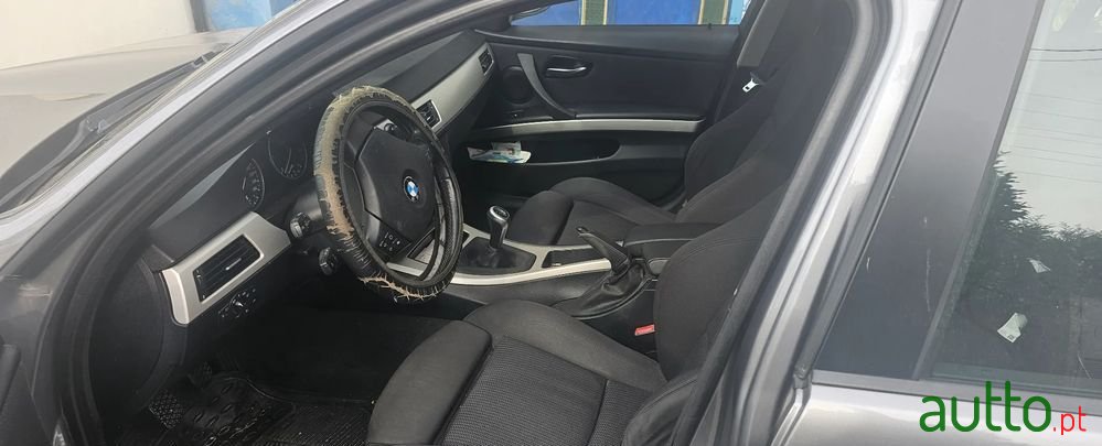 2009' BMW 318 D Touring photo #4