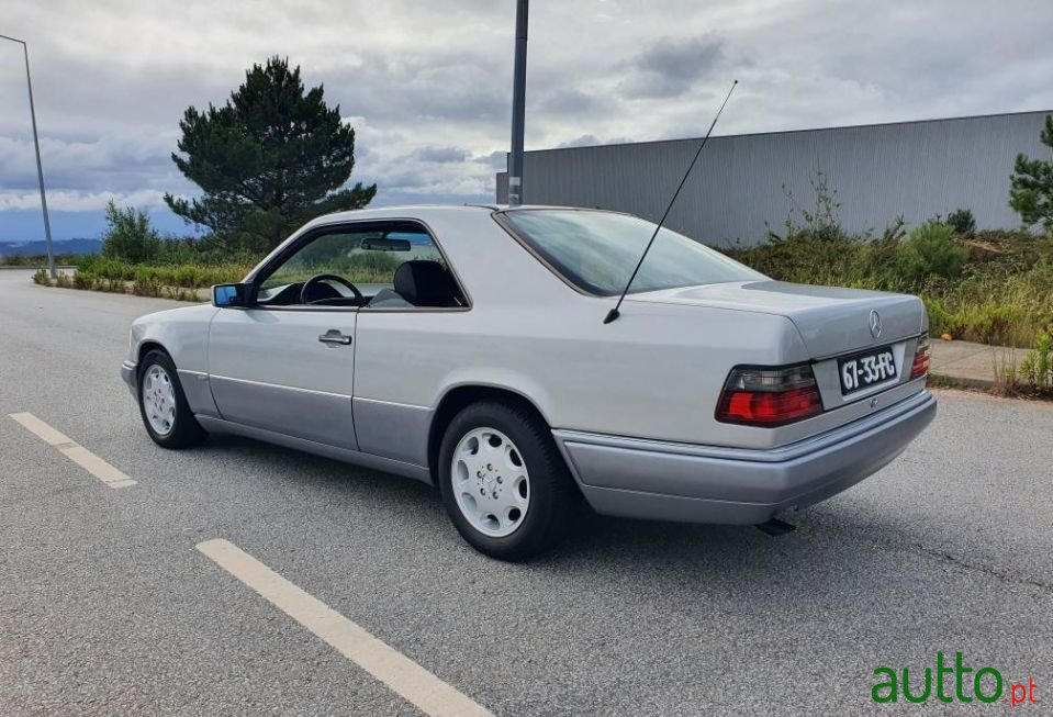 1995' Mercedes-Benz E-200 photo #4