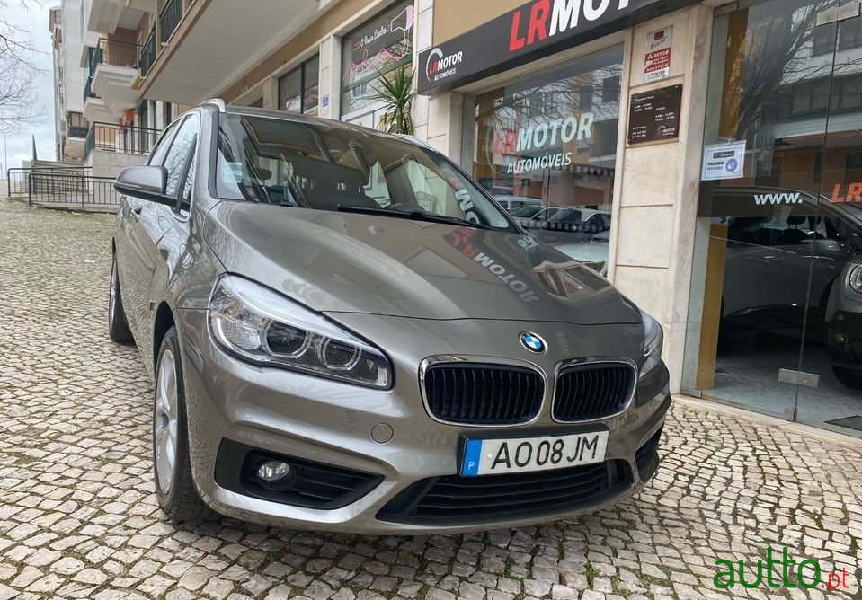 2016' BMW 225Xe Sport photo #2