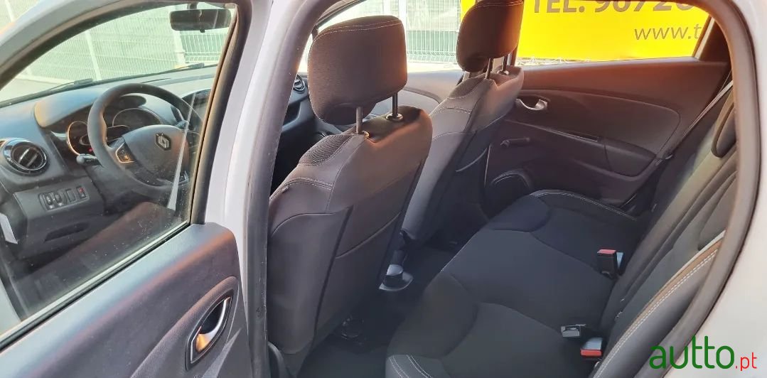 2017' Renault Clio Sport Tourer photo #4