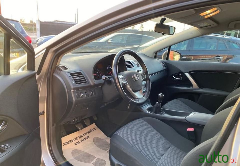 2014' Toyota Avensis Sw photo #6