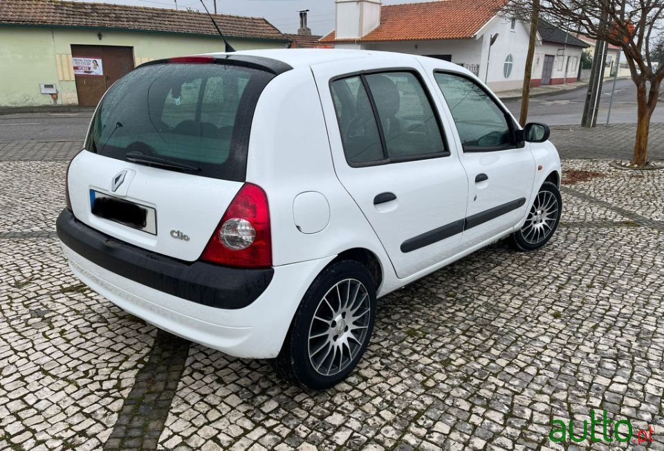 2002' Renault Clio photo #3