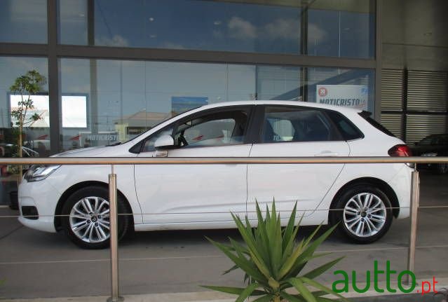 2016' Citroen C4 photo #3