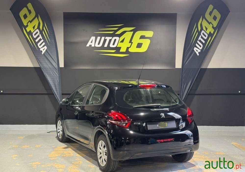 2018' Peugeot 208 Puretech photo #3