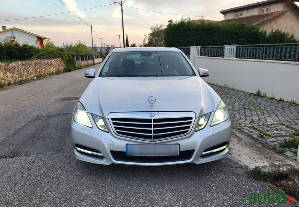 2011' Mercedes-Benz E 350 photo #1