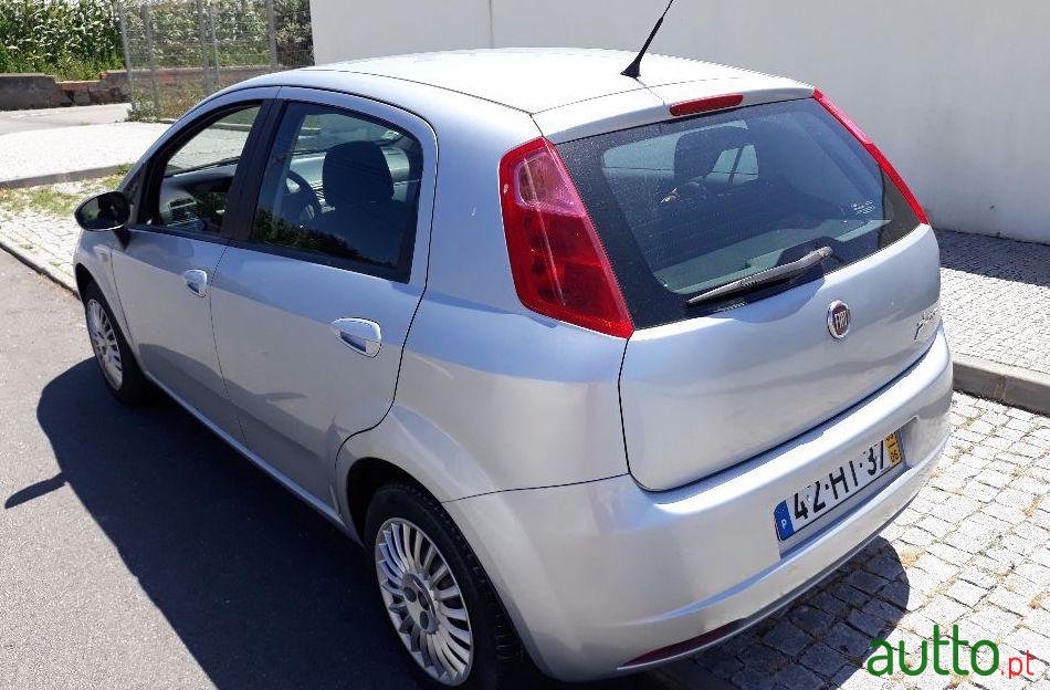 2009' Fiat Grande Punto photo #2